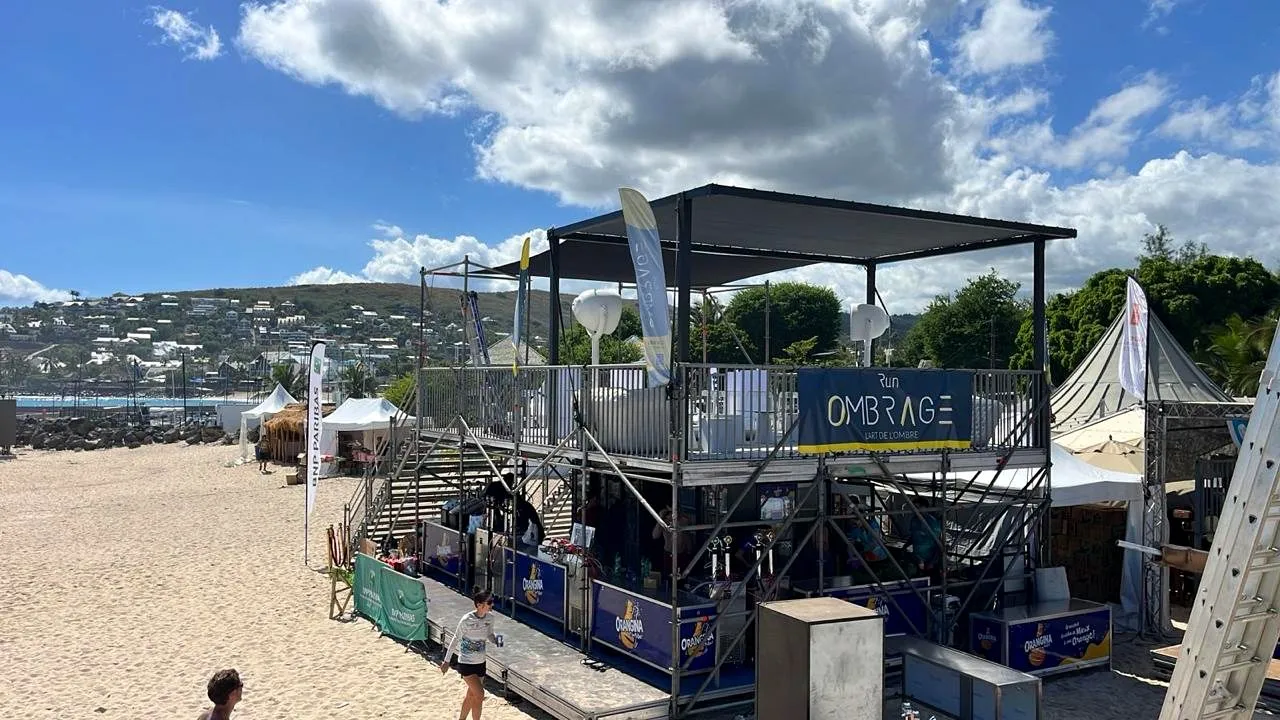 Structure événementielle Run Ombrage avec voile anthracite
