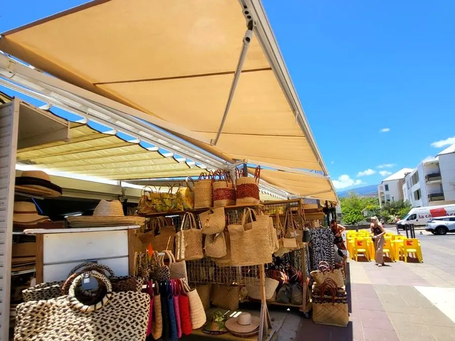 Voile d'ombrage pour marché artisanal de plein air ou marché de producteurs